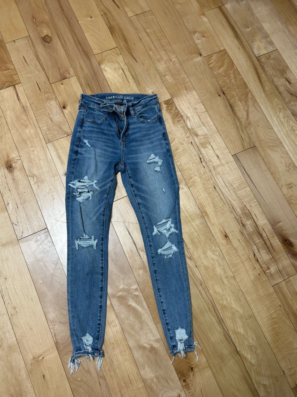 American Eagle Outfitters Women’s Distressed Medium Blue Skinny Jeans
